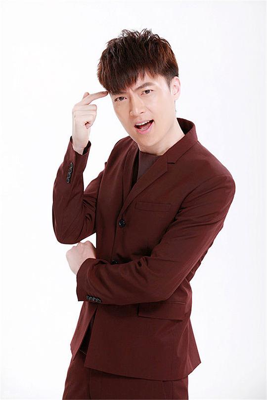 剧情:2013年的七夕,北京,因被母亲逼婚逃出家门的王希杰住进了合租屋