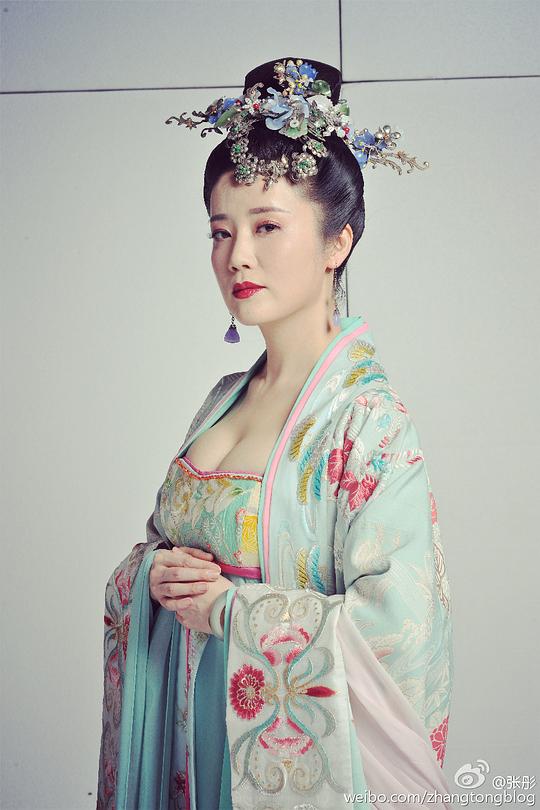 海报剧照剧情:贞观十一年(公元637年),荆州武氏小女如意选入大唐后宫.