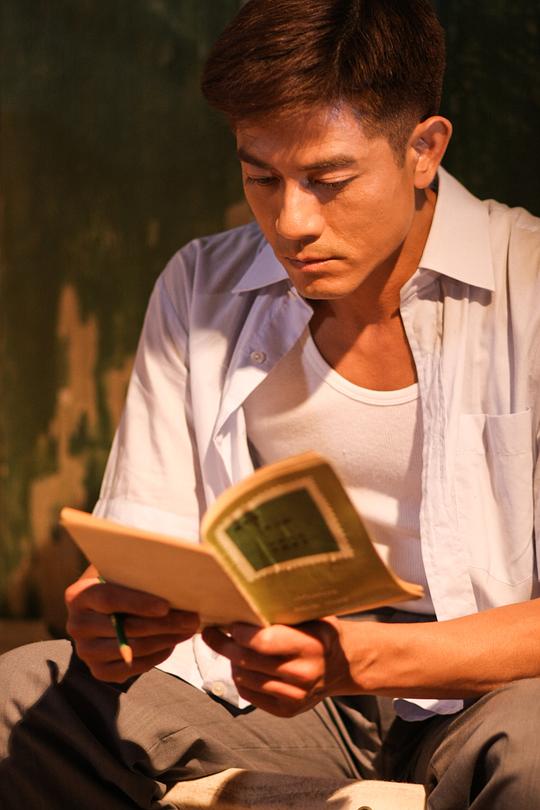 导演将现实中两兄弟"卢金泉"与"黎华安"的名字各取一个字,加上典型