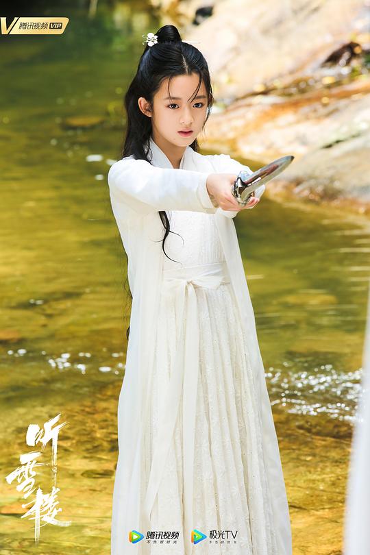 拜月教主华莲与大祭司联手,用圣物护花铃,侵入血魔心神,令其…更多>