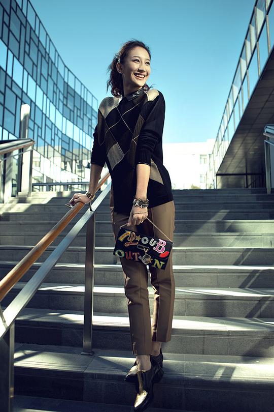 2011年,与李晨,任重,贺刚主演了赵宝刚执导的电视剧《北京青年》,并