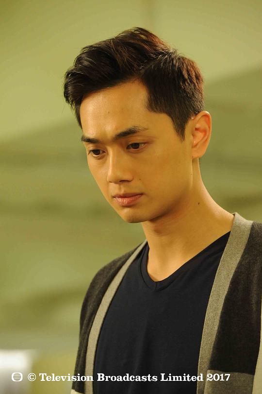 海报剧照剧情:在竞争激烈的商业社会,许多人抵不住利益诱惑铤而走险