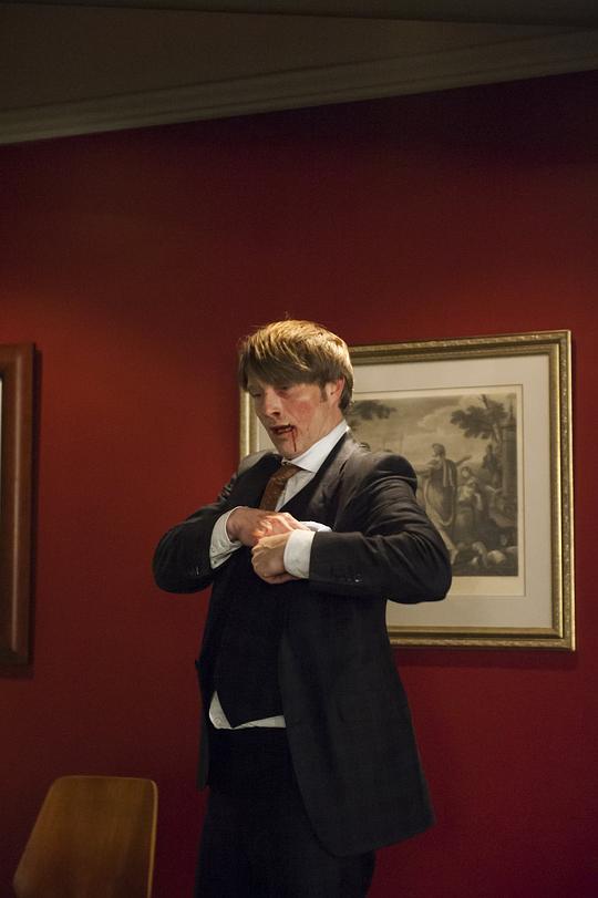 海报剧照剧情:本剧根据著名畅销小说《红龙》(red dragon)和同名电影