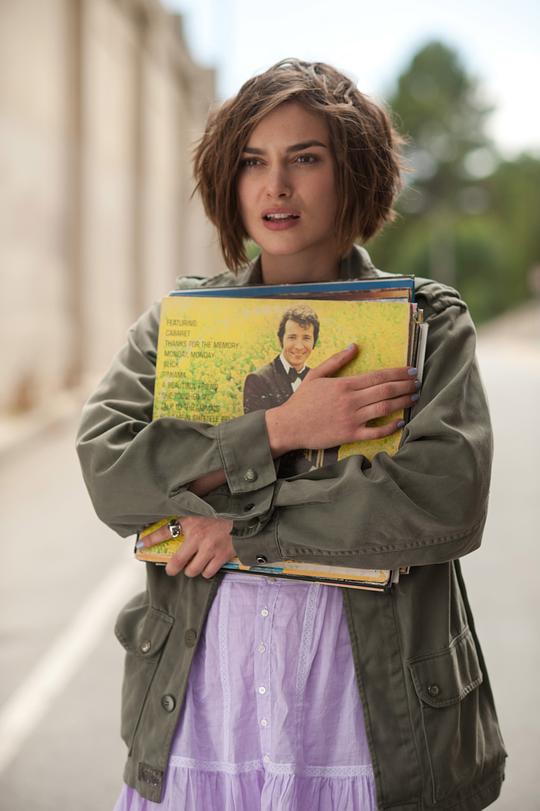 车内的广播中得知,由于政府的拦截任务失败,一个名为玛蒂尔达的小行星