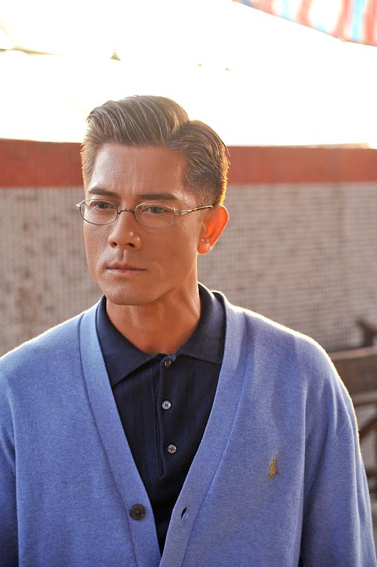 导演将现实中两兄弟"卢金泉"与"黎华安"的名字各取一个字,加上典型