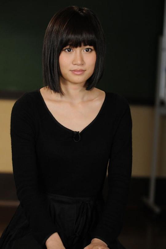 海报剧照剧情:2005年在日本鼎鼎大名的制作人秋元康策划和制作下,以