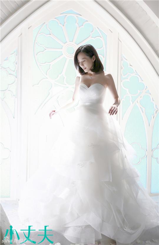 海报剧照剧情:姚澜年近三十三,终于迎来自己的婚礼,却突然遭遇新郎田