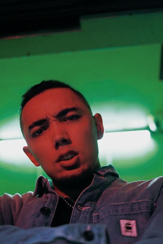 athreeathree今年把艾热批评他的事写在了个人微博上