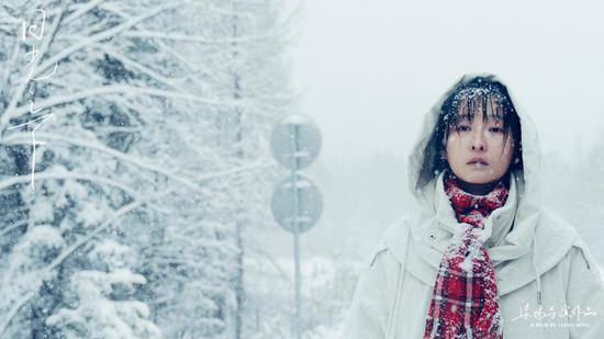 《日光之下》：冰天雪地里拔凉的少女心