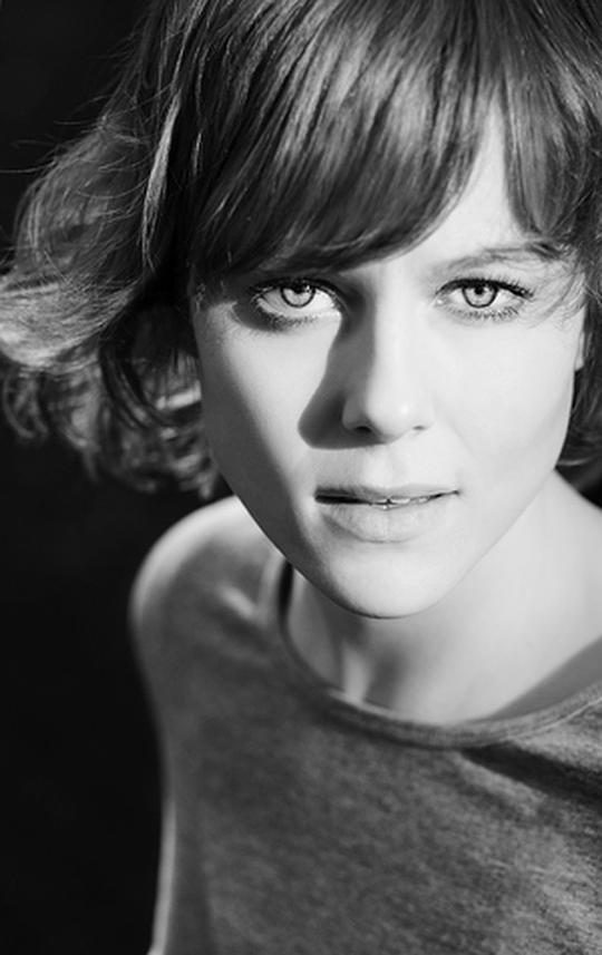 英格丽德波尔索贝达尔