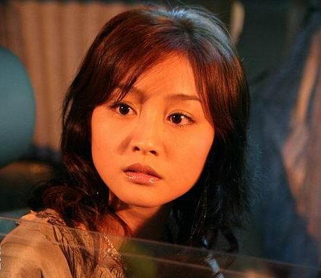 薛凯琪为了演好"阿敏"的角色,反复看电影《新不了情》;另外为了体验阿