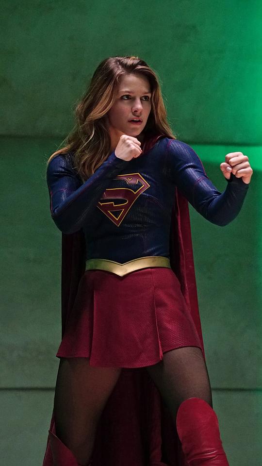 海报剧照剧情:cbs计划推出一部以女超人(supergirl)为主角的美剧,如今