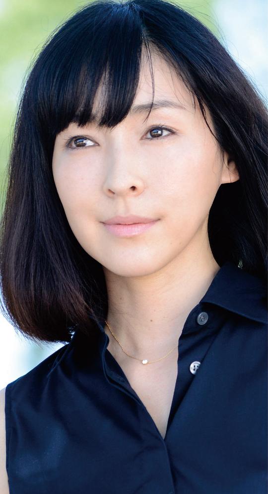 海报剧照剧情:《蚱蜢》(grasshopper)是伊坂幸太郎于2007年出版的小说