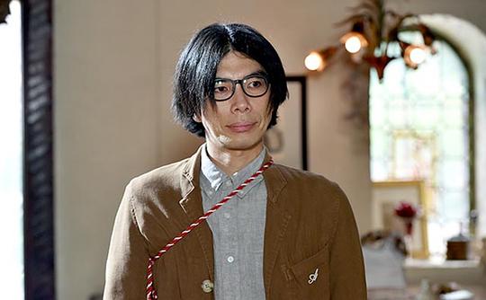 海报剧照剧情:专攻刑事案件的律师深山大翔(松本润 饰),热衷以其独有