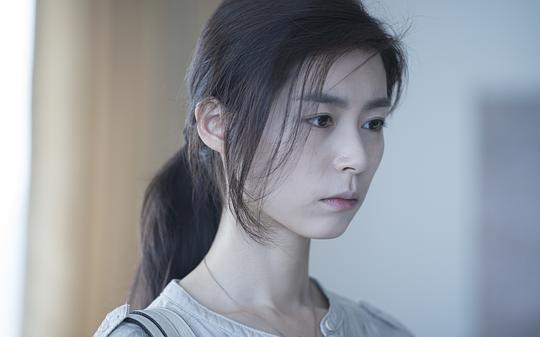 直到16岁的舒雅望(卢杉饰)出现,用温暖关怀渐渐融化夏木的心