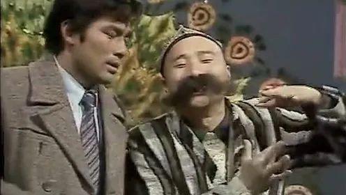 1986年陈佩斯、朱时茂在央视春晚合作表演小品《羊肉串》；