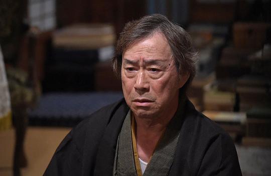 海报剧照剧情:故事发生在20世纪初,出生于福井秋山家的次男笃藏