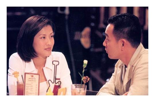 海报剧照剧情:女法医官言(陈慧珊)上集黯然与督察原(林保怡)分手后离