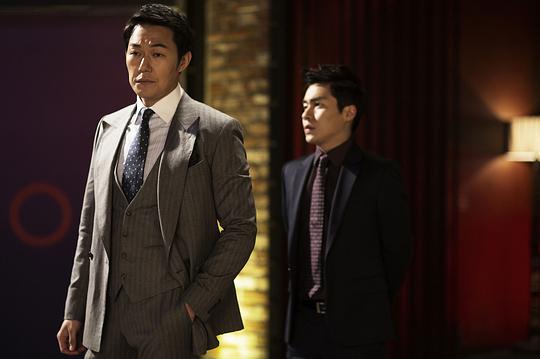 海报剧照剧情:电影《为了皇帝》是一部动作,犯罪体裁的电影,它以釜山