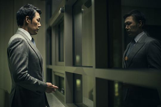 海报剧照剧情:电影《为了皇帝》是一部动作,犯罪体裁的电影,它以釜山