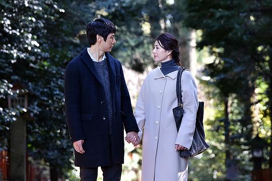 海报剧照剧情:永田一雄(西岛秀俊饰)遭到公司莫名裁员,失业在家.