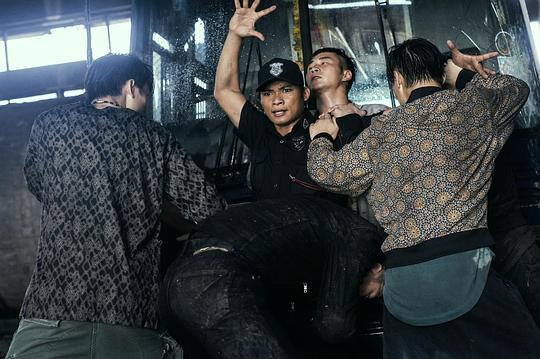 幕后花絮近日任达华出席名表发布时笑言,早前在泰国拍电影《杀破狼ii