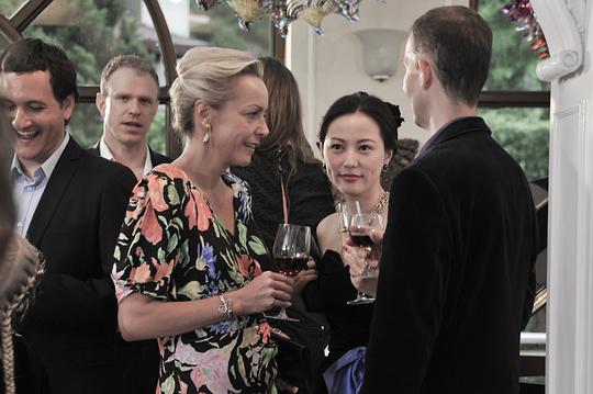 导演将现实中两兄弟"卢金泉"与"黎华安"的名字各取一个字,加上典型