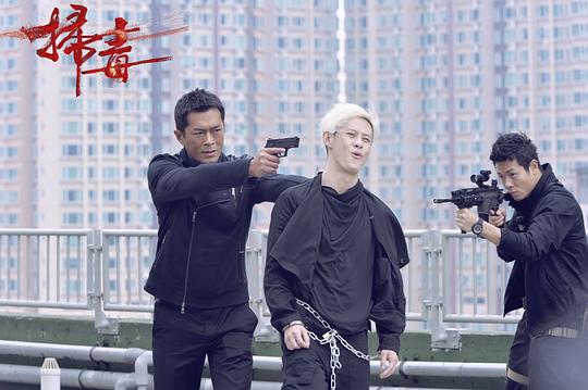 是一次史上罕见的大规模跨国缉毒行动;其次,《扫毒》的行动对象不是