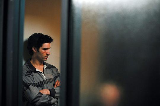 法国电影在这一题材上独辟蹊径,拍出了独具风格的《预言者》