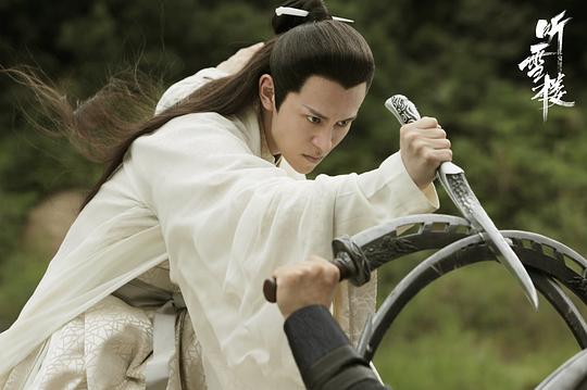 拜月教主华莲与大祭司联手,用圣物护花铃,侵入血魔心神,令其…更多>