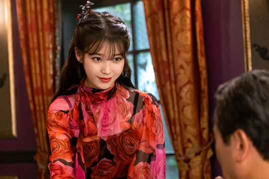 海报剧照剧情:据悉演员iu,吕珍九确定接演tvn新剧《月之酒店》,该剧因