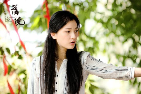 女主人公美珠(王艺曈饰演)的视角,解读长角苗族的独特民族文化的故事