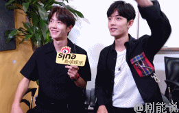 整个过程中，我完全不知道发生了什么，内心os是：？他俩干嘛呢？