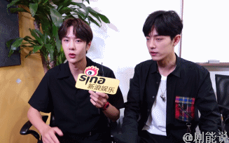 提起他俩打架被网友评价是菜鸡互啄时，又开始了：