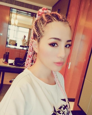 呆宝静炖排骨意外烫伤大腿整块皮掀起称皮烫飞了