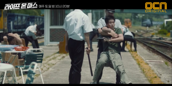 《火星生活》最新一集揭开杀人犯身世，他的遭遇影射真实事件‘兄弟福祉院事件’。