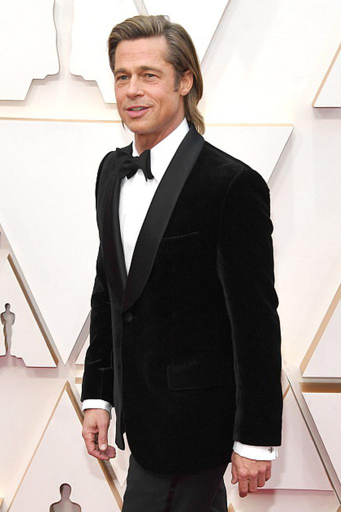 布拉德皮特金发背头状态好