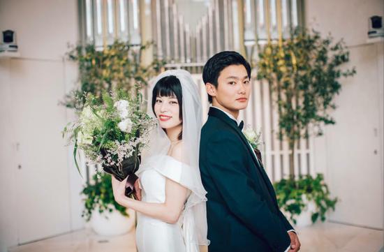 我们结婚了 拍日版两组艺人体验七天婚姻生活 我们结婚了 野村周平 佐藤穗奈美 新浪娱乐 新浪网 我们结婚了 拍日版两组艺人体验七天婚姻生活 我们结婚了 野村周平 佐藤穗奈美 新浪娱乐 新浪网