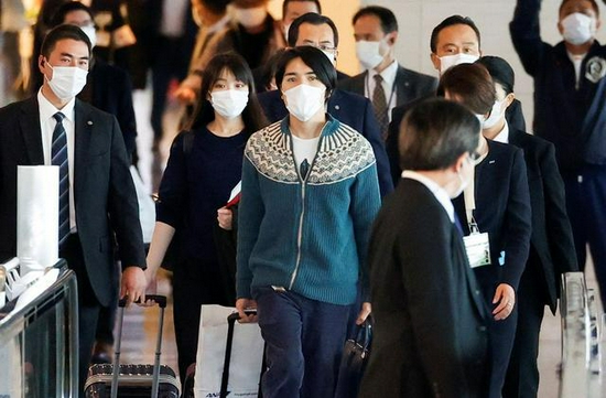 小室夫妇前往美国展开新生活。(图/路透)