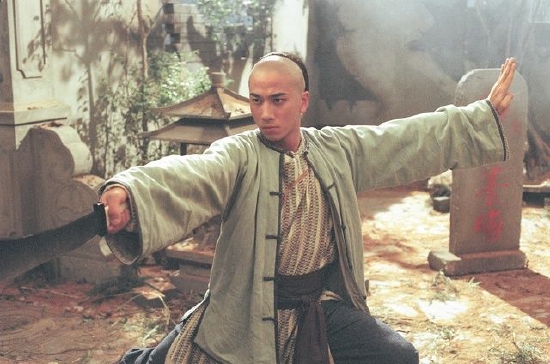 港剧《硬人·刀·少年》是吴卓羲第一次当男主角，拍摄时间他曾明白七天不睡眠。