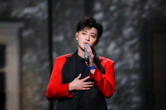 黄子韬翻牌网友夸奖贴 直言确实特别有眼光