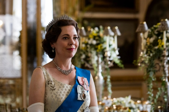 《皇冠》聚焦伊丽莎白二世的生慈详英国王室
