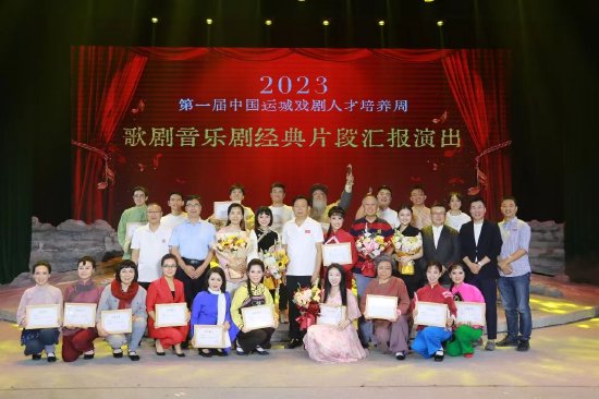 外资疯狂扫货，说他们做空？我查了数据发现全是假的。