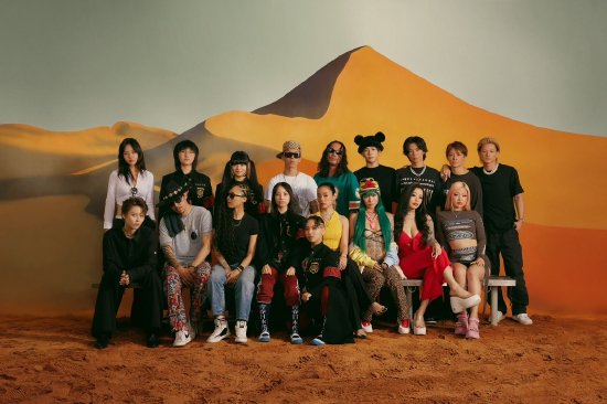 在沙漠的天空下，88rising再次聚集了亞洲藝術家，呈現了一場令人興奮的表演。（攝影：Lindsey Blane）