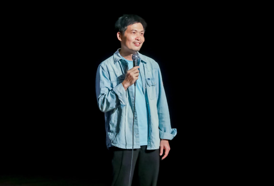 梁海源性格内向与渴望舞台并不冲突