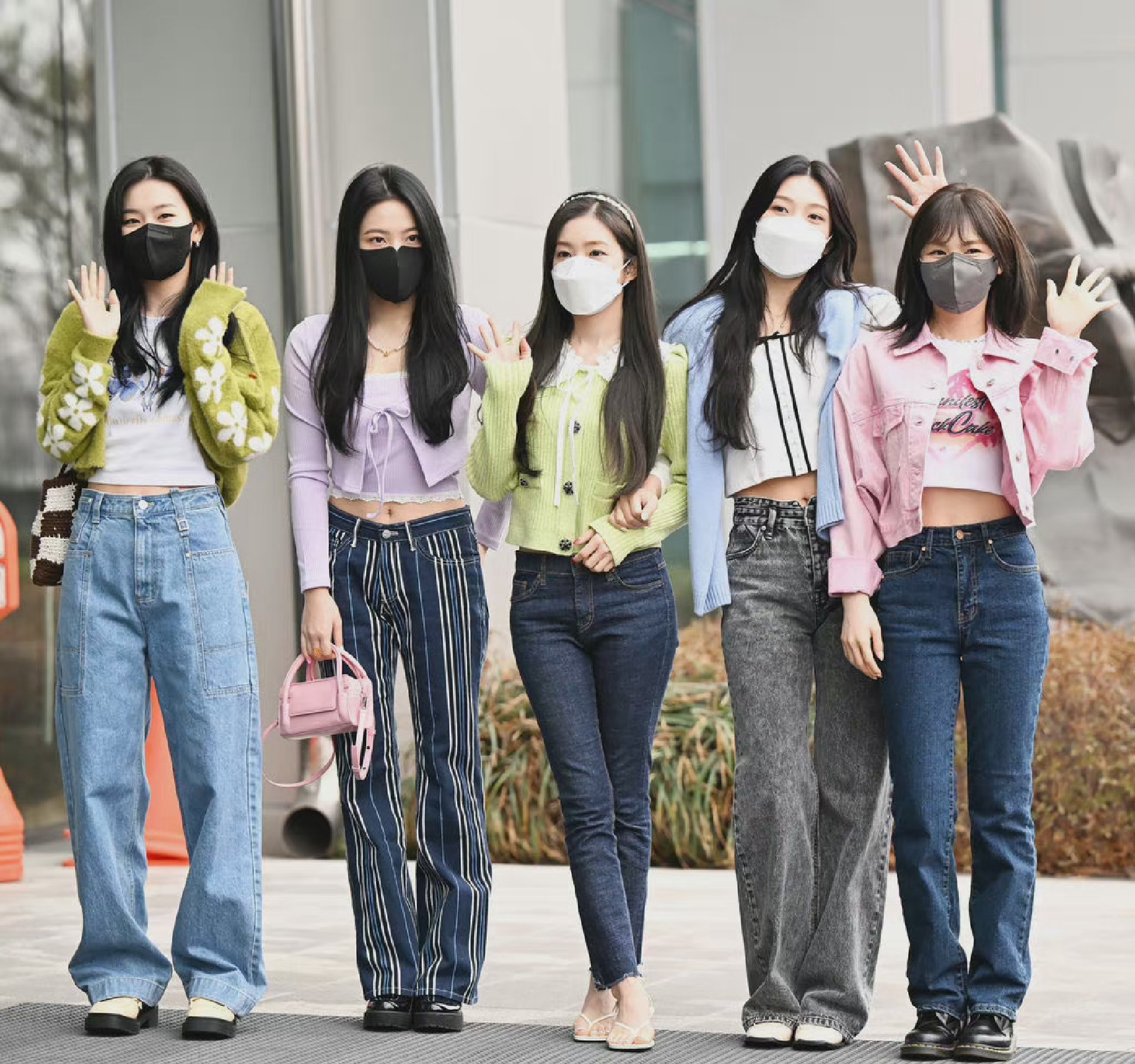 組圖：Red Velvet電臺上班圖 裴珠泫金藝琳「無效比心」