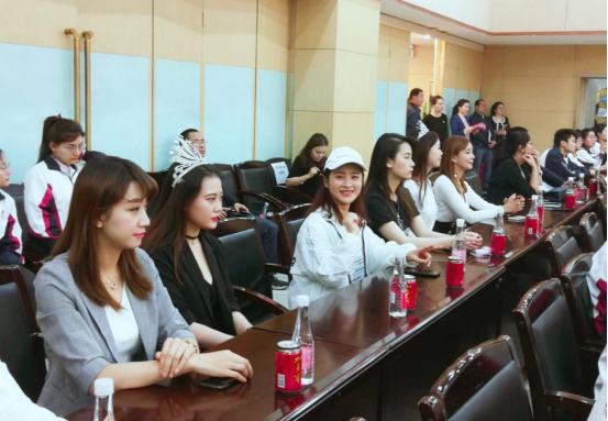 李雨恩参加“爱心助学捐赠仪式”