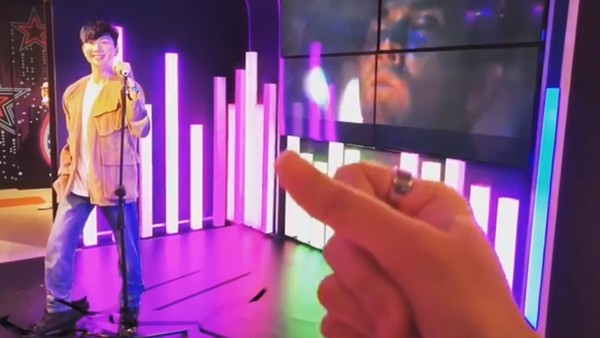 林俊杰一弹指，“变”出自己的蜡像。