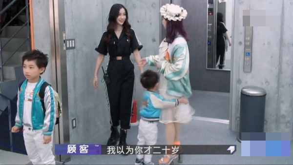 Angelababy和日本素人对应如流。