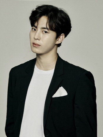 VIXX李弘彬为直播中不当言行道歉